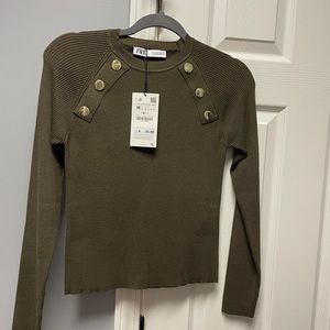 Zara sweater size medium runs small